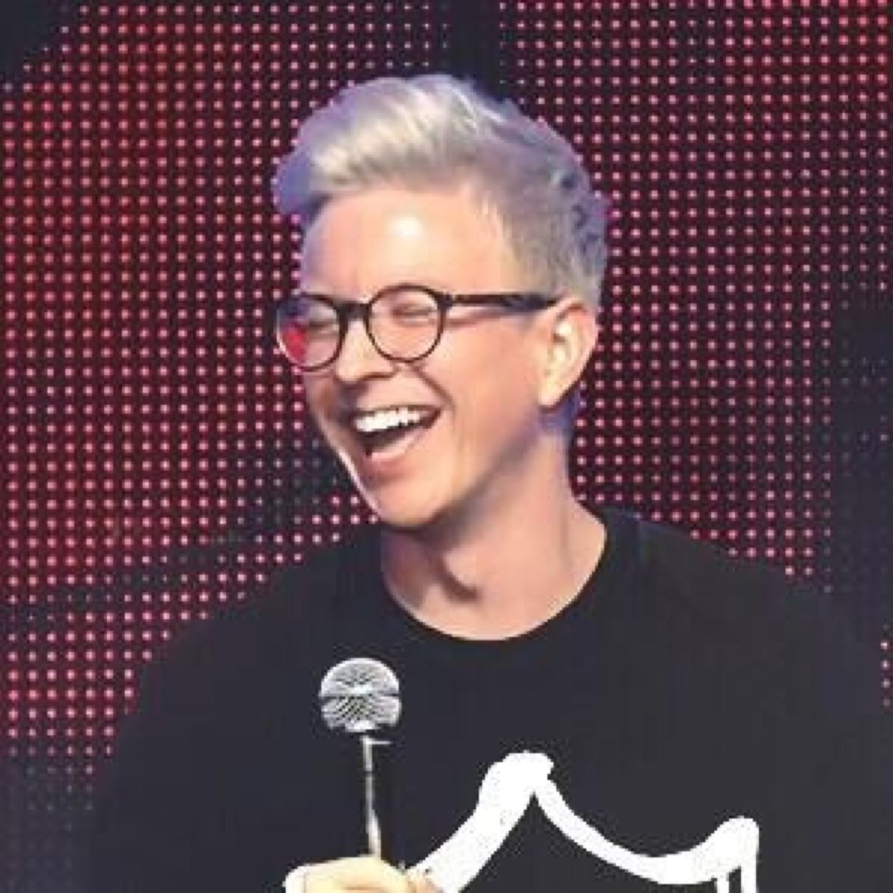 here's a free follow because you're hella rad follow my main @tyleroaklets