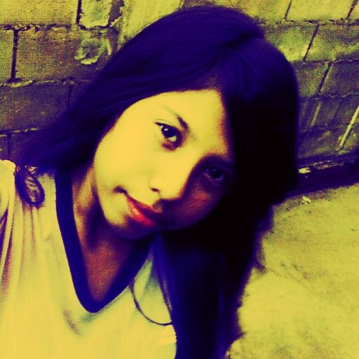 chica futbolista divertida y creativa
