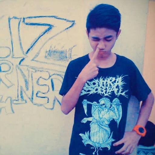 Keep strong walau kehidupan ini sekeras batu yang susah dihancurkhan :)