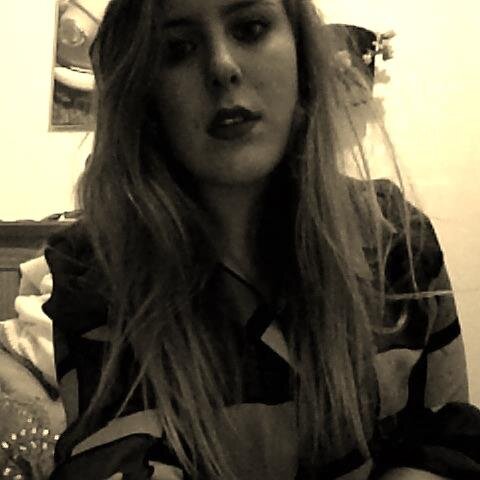 Sitting on my bed, waiting for the day to be signed by a record company, follow my music account @_olivemusic