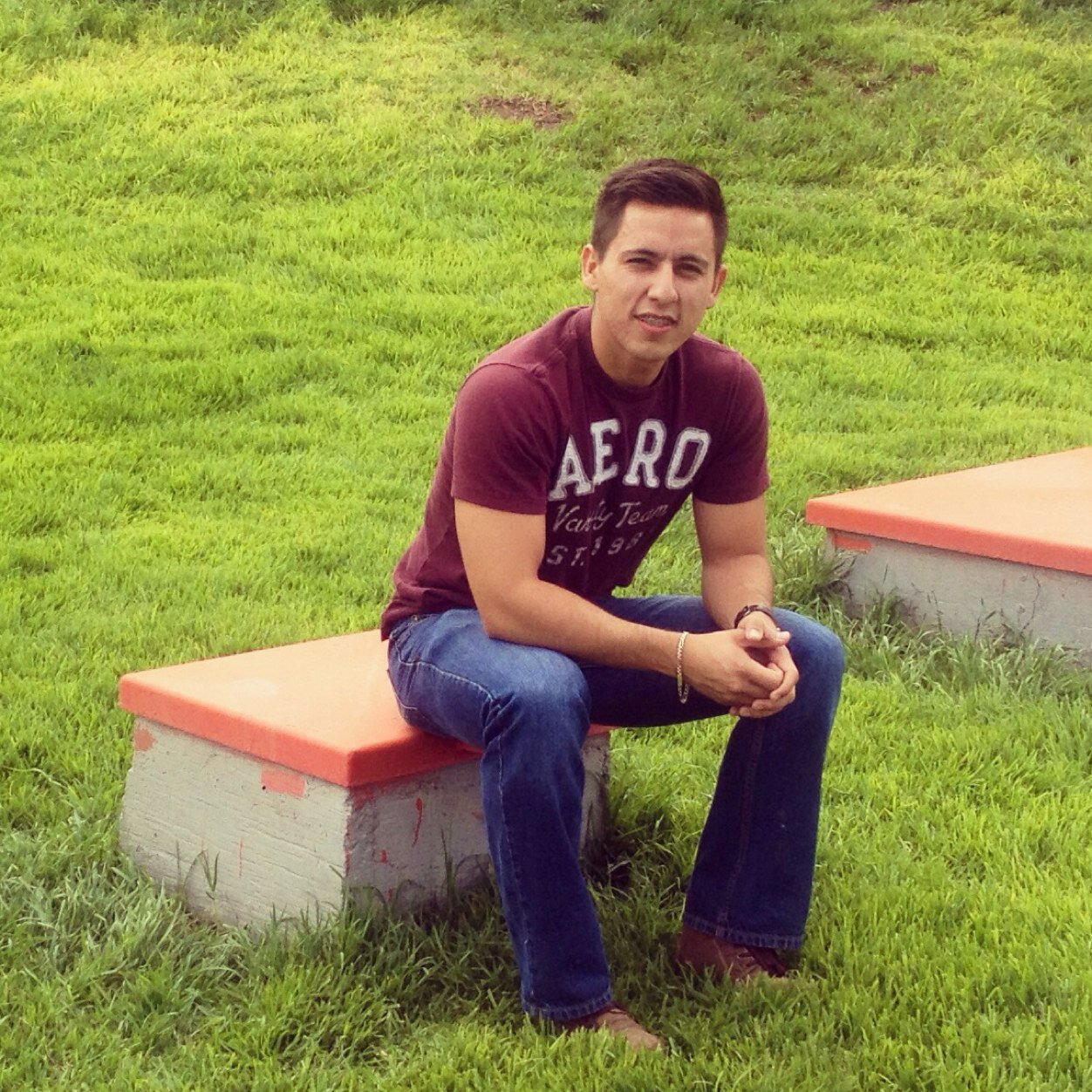 quiero que los sepan todos soy humilde de nacencia, mi madre es mi fortaleza, mi familia son la esencia, heredada de mi padre hombre de mucha experiencia!!