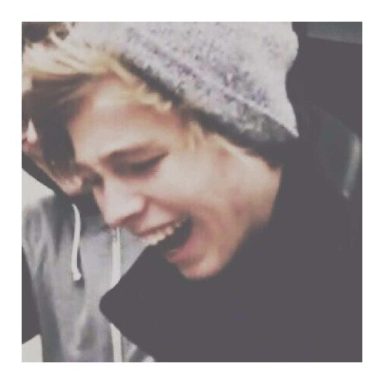 hey if you follow @heylukes i will buy you pizza and if you already follow you're amazing