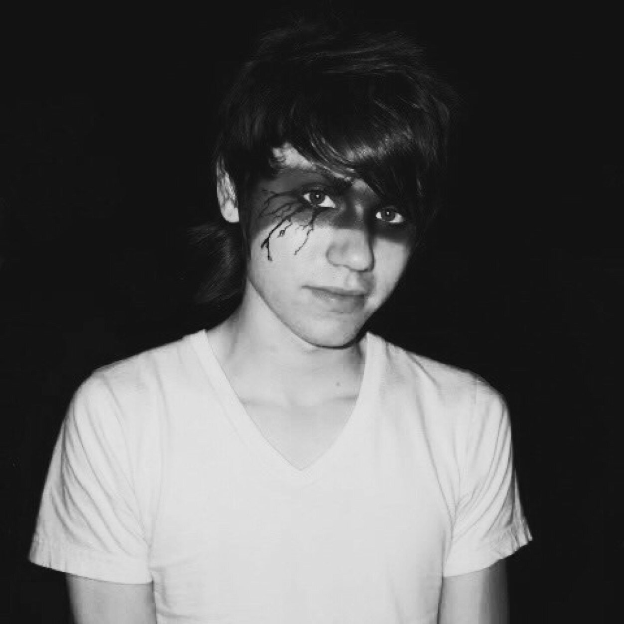 rvanrcss's profile picture. Straight teeth but a crooked mind.