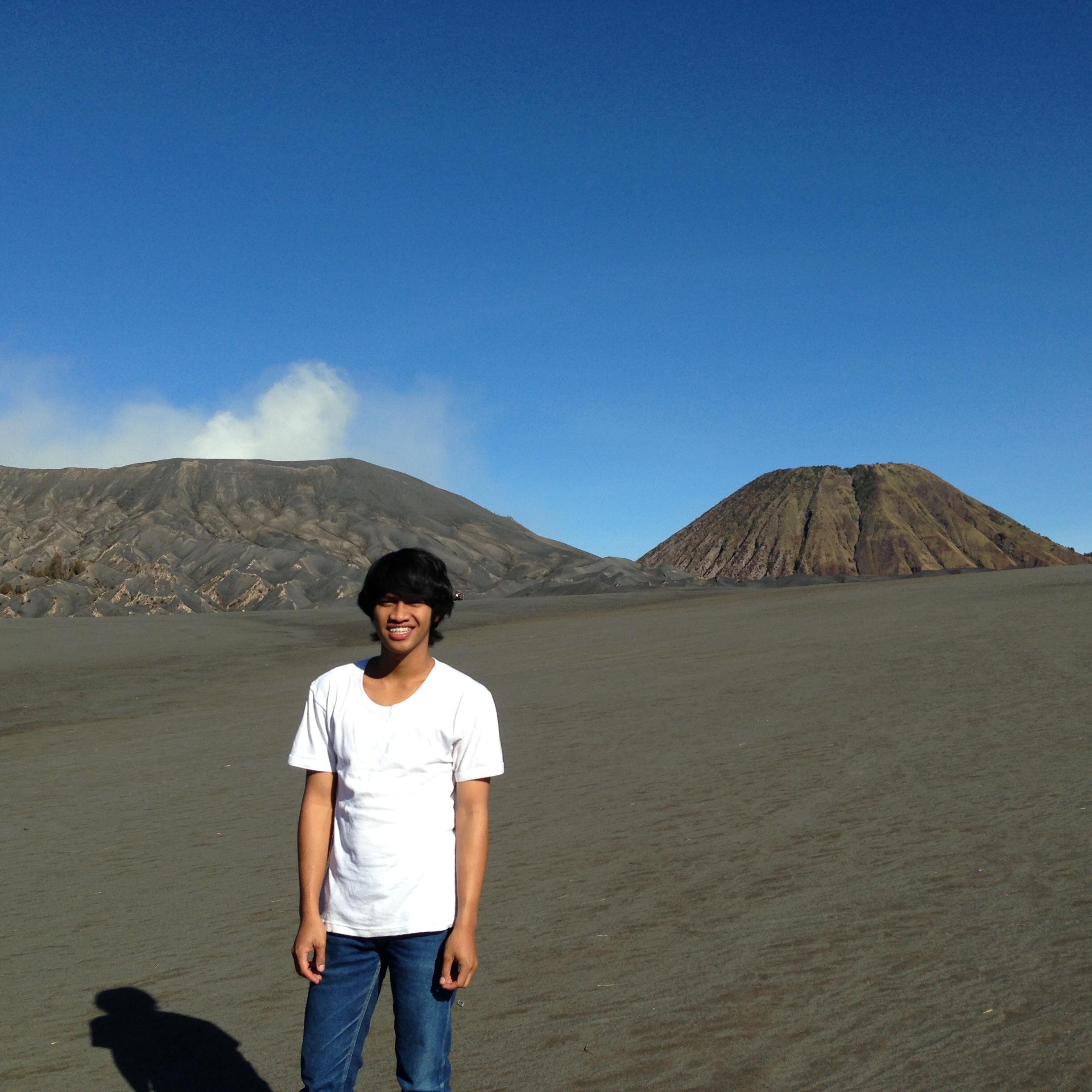 Denipra90075187's profile picture. LPG - MLG
Government Science, Brawijaya University '13