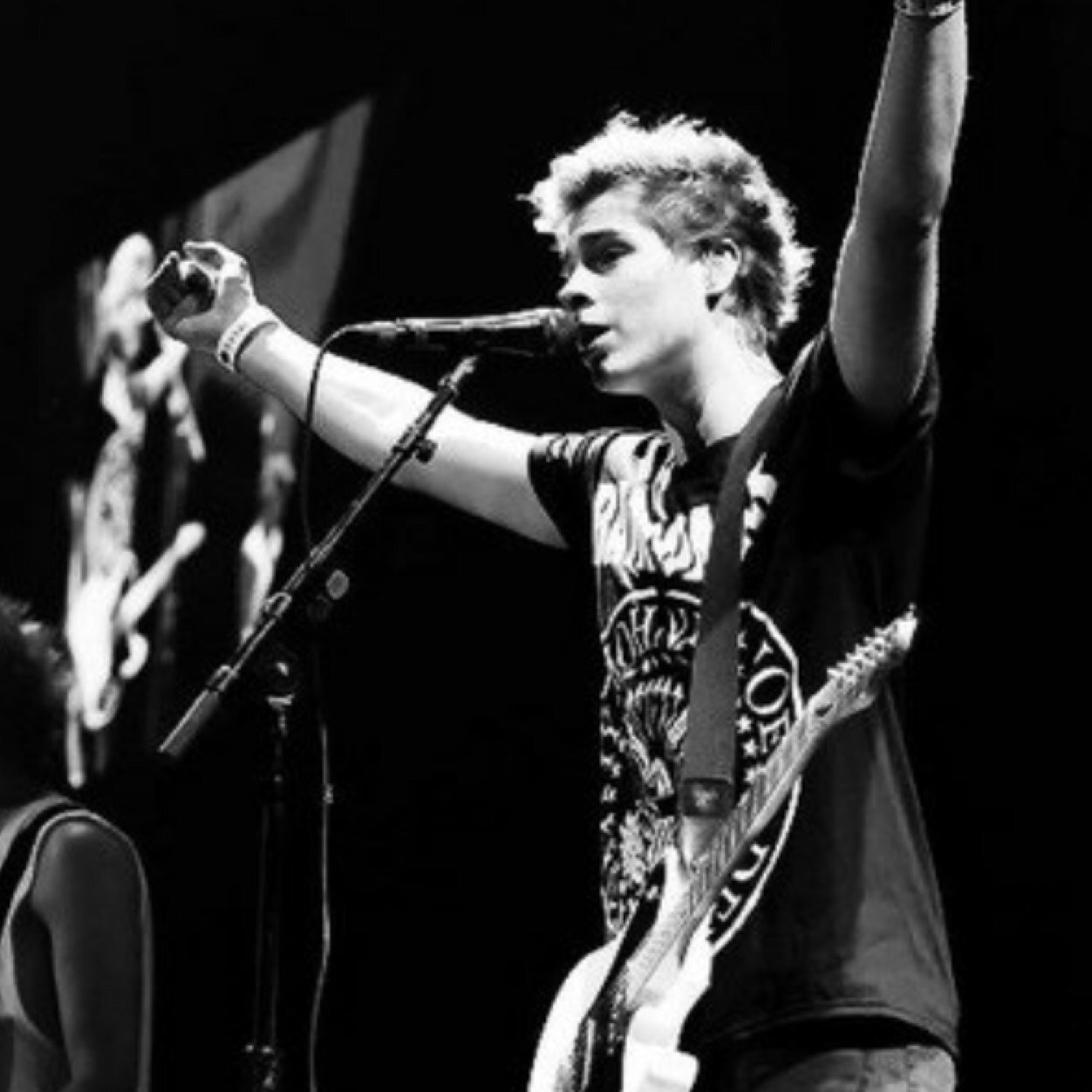 marthawilsonidk's profile picture. You know whos cute? Don't read the first word its Luke Hemmings X -1k by 2015 -follow back