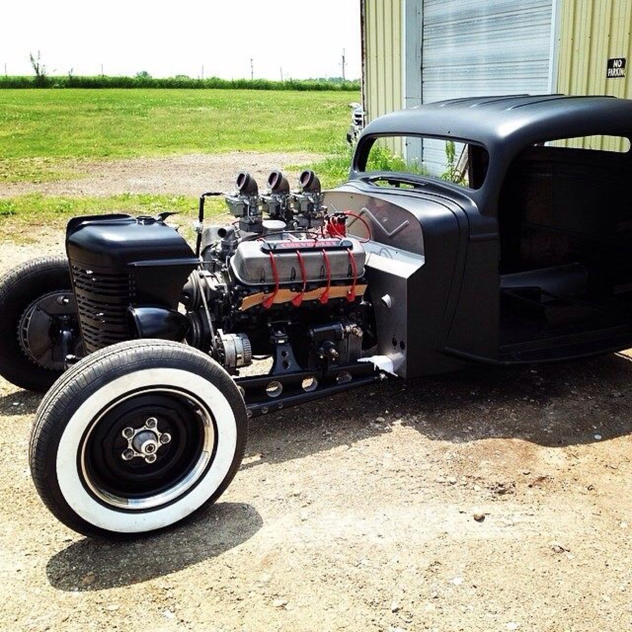 A Celebrity Private Builder Specializing in building High End Customized Vintage Hotrods, Street Rods, Custom Cars and Bikes..
