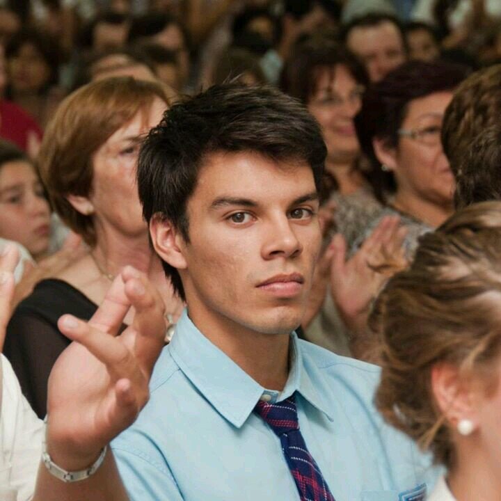 Tienes un hermoso motivo para sonreir, y es que yo existo en tu vida.. :)