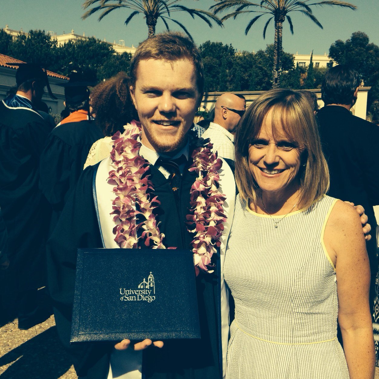 calitennismom's profile picture. Californian, high school tennis coach, wife, mom, follower of Jesus. Able to break  into assisted living complexes during a pandemic 😉Black Lives Matter