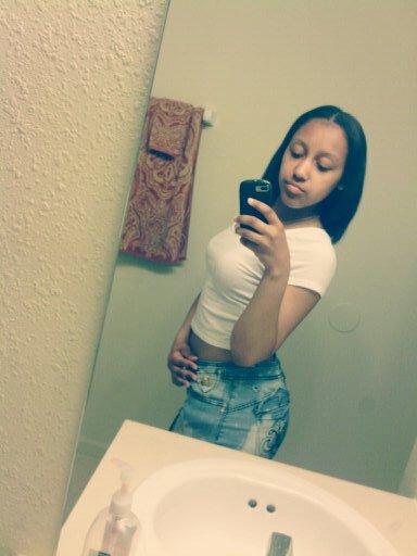 im just being real fck everybody who gotta problem with it follow my niggas @jolie__rousse  & @x_makiyarenee somewhere chillin with no worries