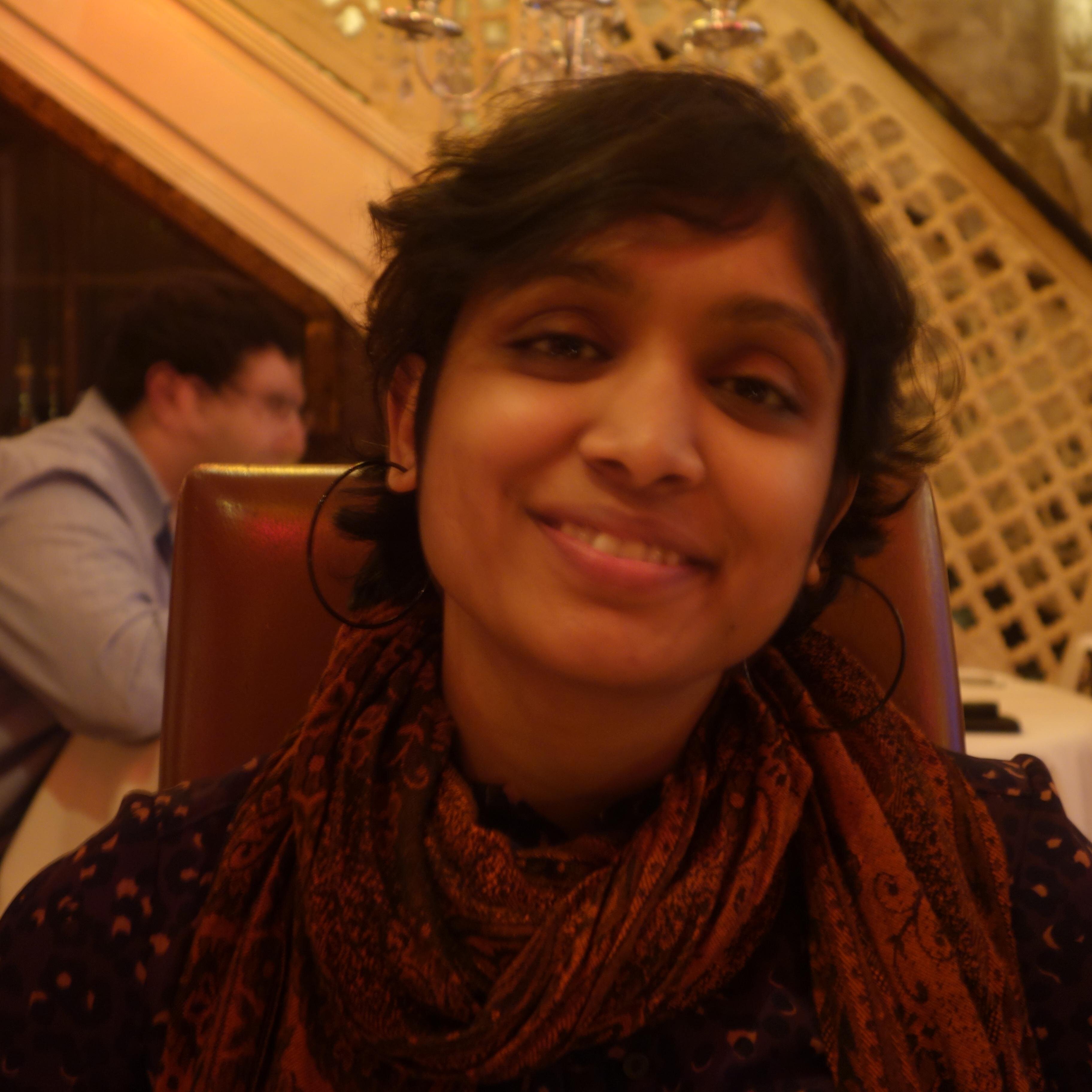 A foodie, amateur photographer, loves life and have many hobbies.