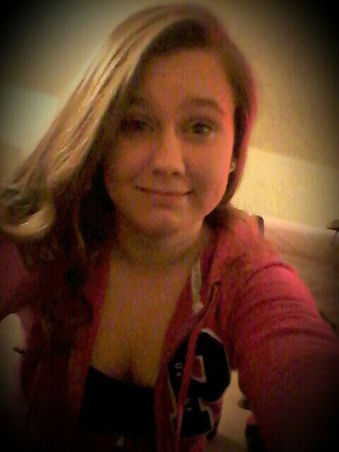 Lauren_Skylar's profile picture. Being someone you not changes everything then being the person you are. Be you no matter what life throws at you.