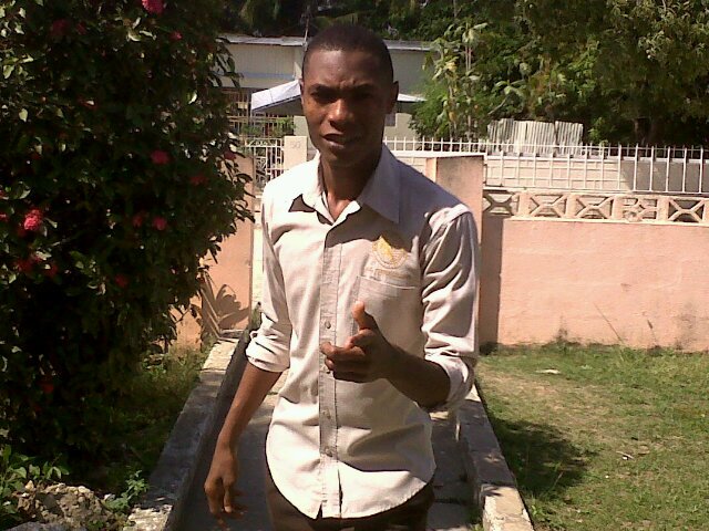 down earth person str8 4wrd no tek foolishness easily can talk 2 n im jus a person who is loves challenges n love inteacting with others