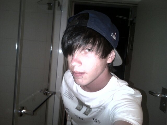 GT: aDEo AtOmZz proud member of the anger problem clan called aDEo Gaming!!!,I'm a head banger:D BMTH,SWS,Liverpool fc:: tattoos and piercings ::