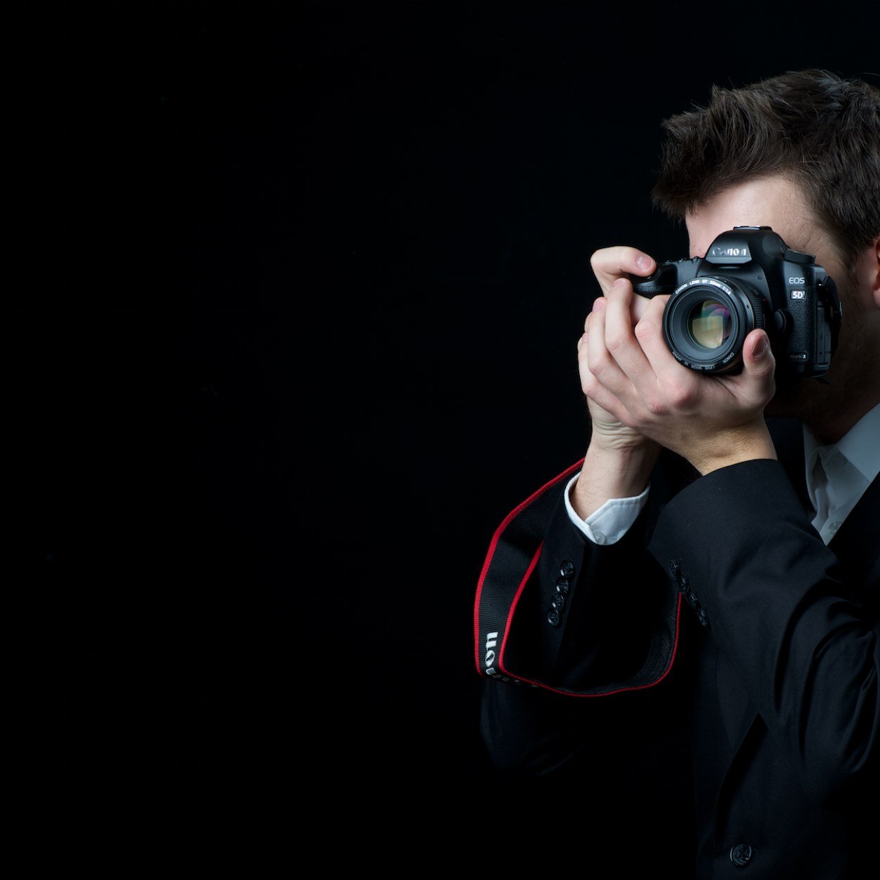 vSander's profile picture. Hou mij vooral bezig met Video, Animatie en Grafisch ontwerp. Wil je mijn werken zien kan je altijd terecht op mijn website.