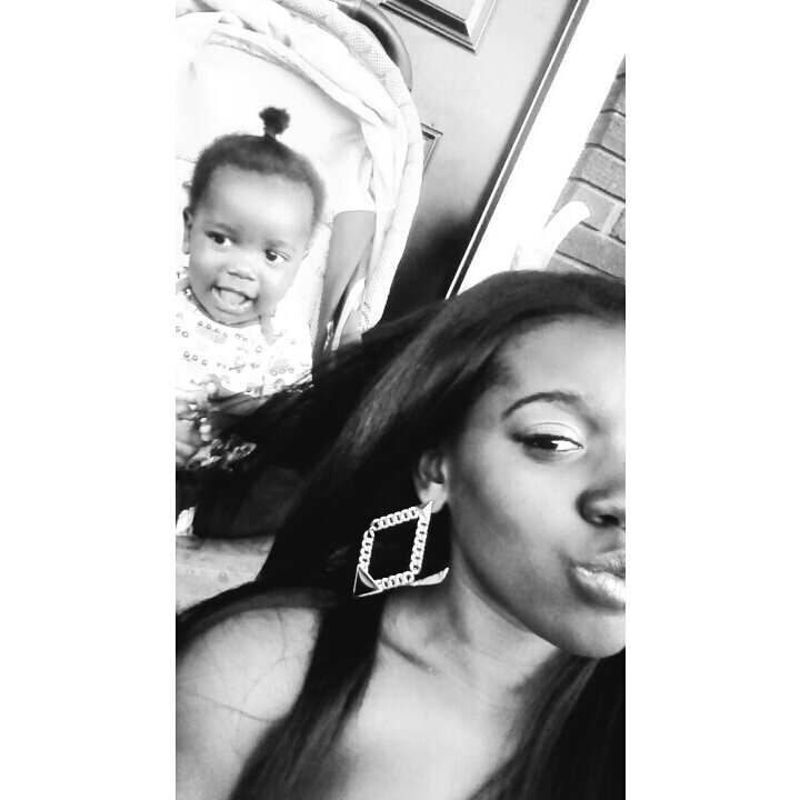 Seennyaa 18 yrs young. Mother of 1 ! im too busy chasing my dreams, what you doing ?