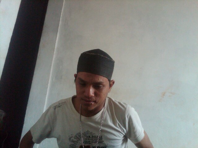 Aku adlah aku dan aku bukan kamu dan kamu juga bukan aku.