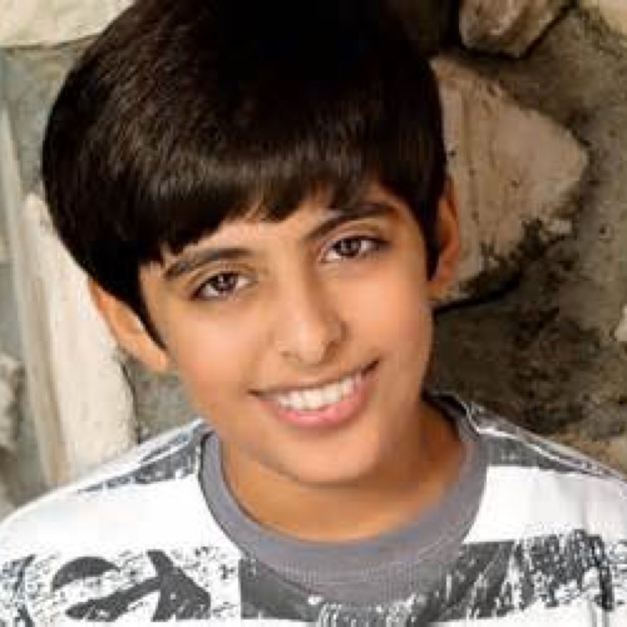 Hello it's me Ravi Ross my Brother is Luke and my sisters are Zuri and Emma Are nanny is Jessie and Are butler is Bertam my best friend is Ms. Kipling I'm weird