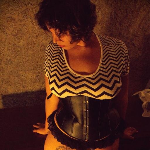 Jessica Francine, fotógrafa, 21 anos, esposa do silver, mamãe da Ivy. :)