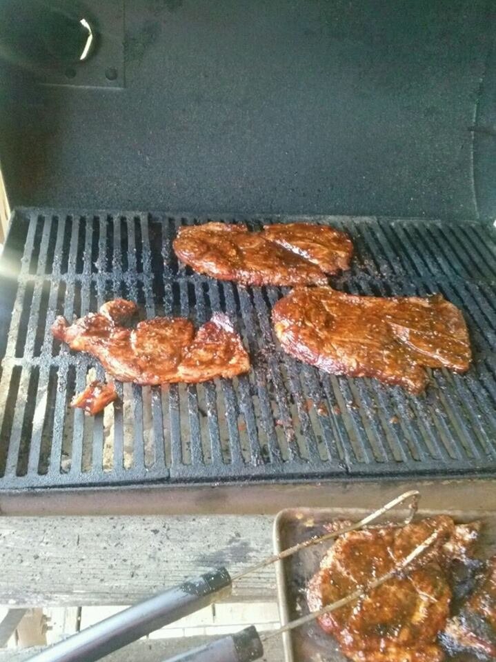 Homemade BBQ and More delivered to you in the Donelson, Hermitage, Mt. Juliet, Old Hickory, and surrounding areas. Menu selection varies daily.