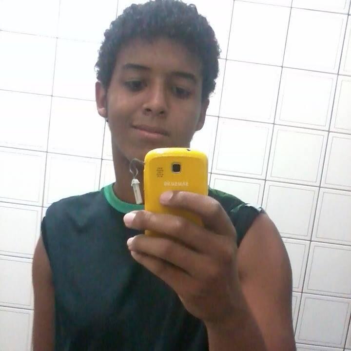 Sou branco, lindo, gostoso e mentiroso !
