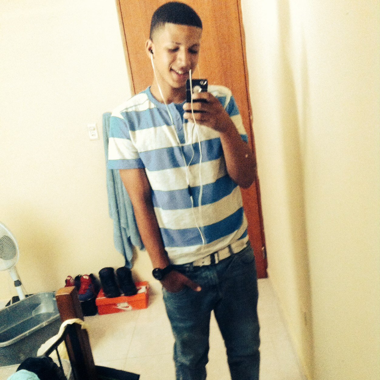 Follow me (I fallow back) 

Lebron james

Kik:goldoh023

Snapchat:steven_james006


Facebook: Steven cancel II