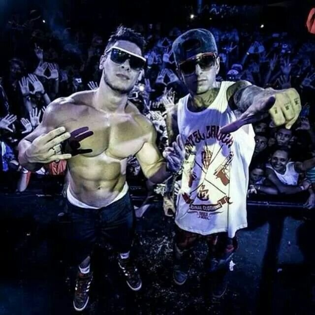 Nem Se O Tempo Fechar Eu Vou Abandonar. Twitter Oficial @BONDEDASTRONDA [@DiegoThug & @LeoSchulzWow]. MEU AMOR POR B.D.S!