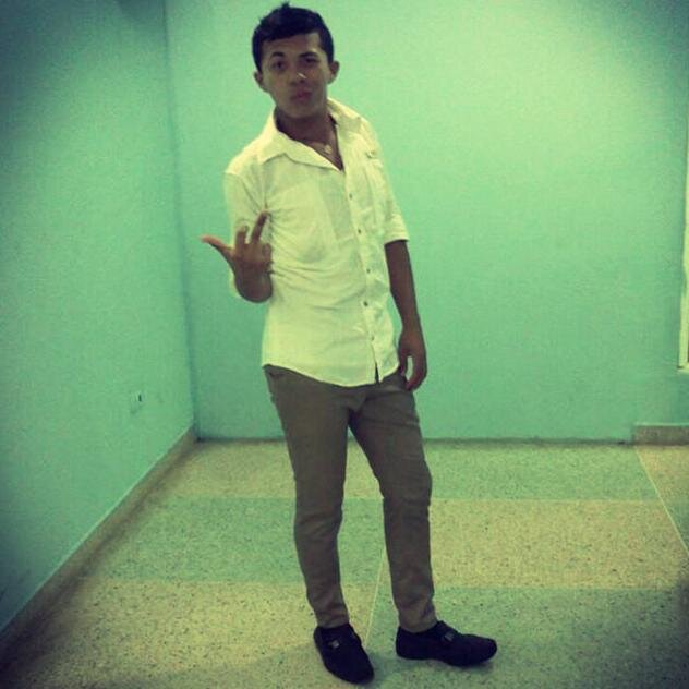 soy DIVERTIDO, FOOL RUMBERO ALEGRE,Y ME GUSTA EL SEXO SEGURO...haa y si te sigo por favor sigeme vos también