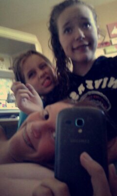 My best friend is @nialls_dreamgrl even tho shes a lame o

I hate everyone else
I have a fish named Schmidt

dont even talk to me

peasant