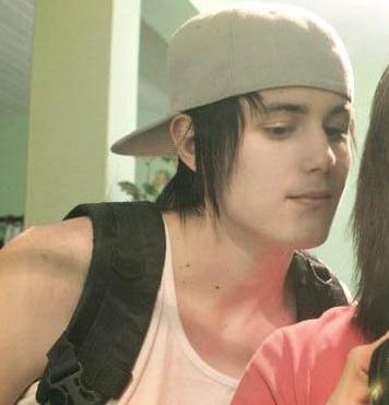 gikuh182's profile picture. 