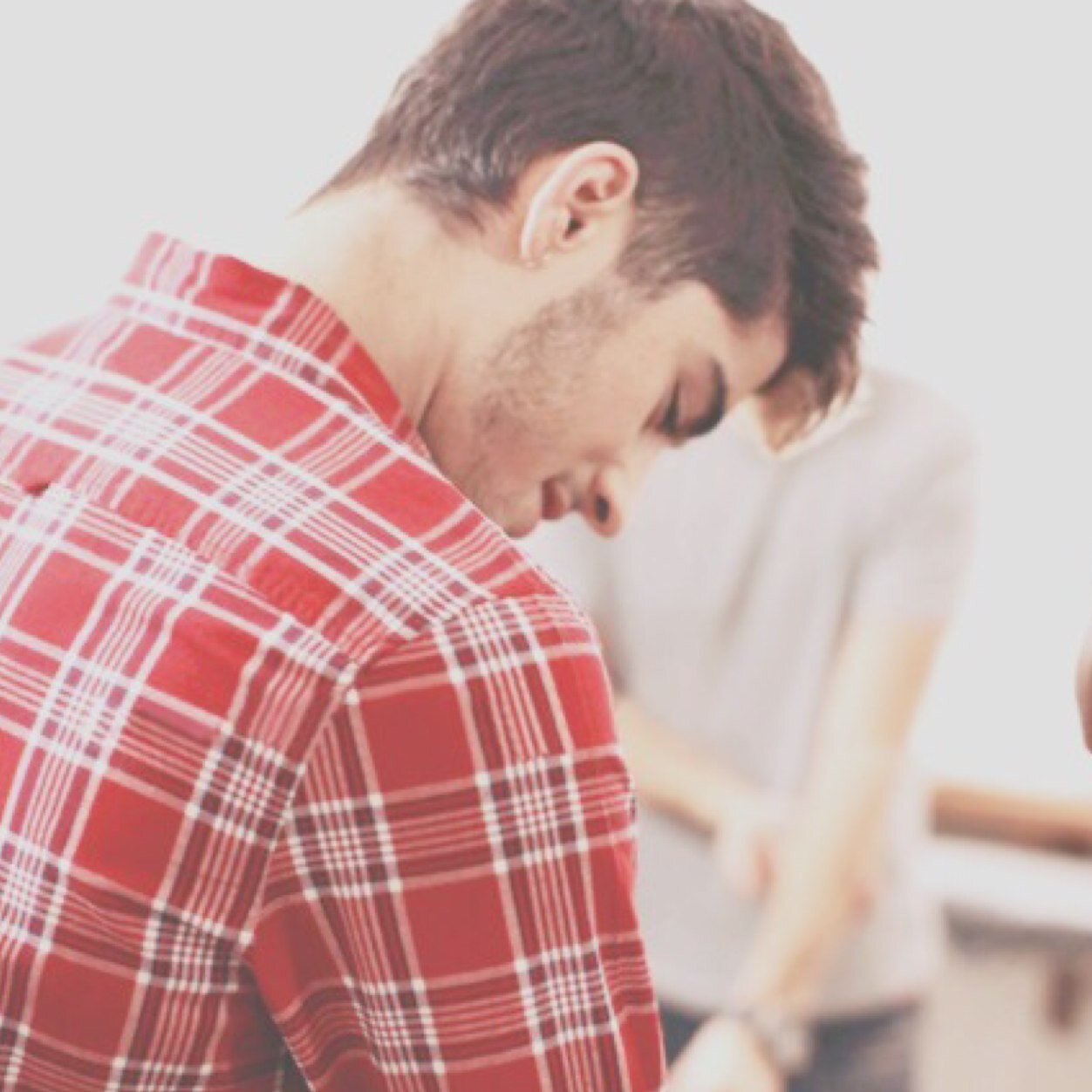 hi this is a saved acc for @ExplicitlyZiall (: could you please rt the link below ? tysm ily (: