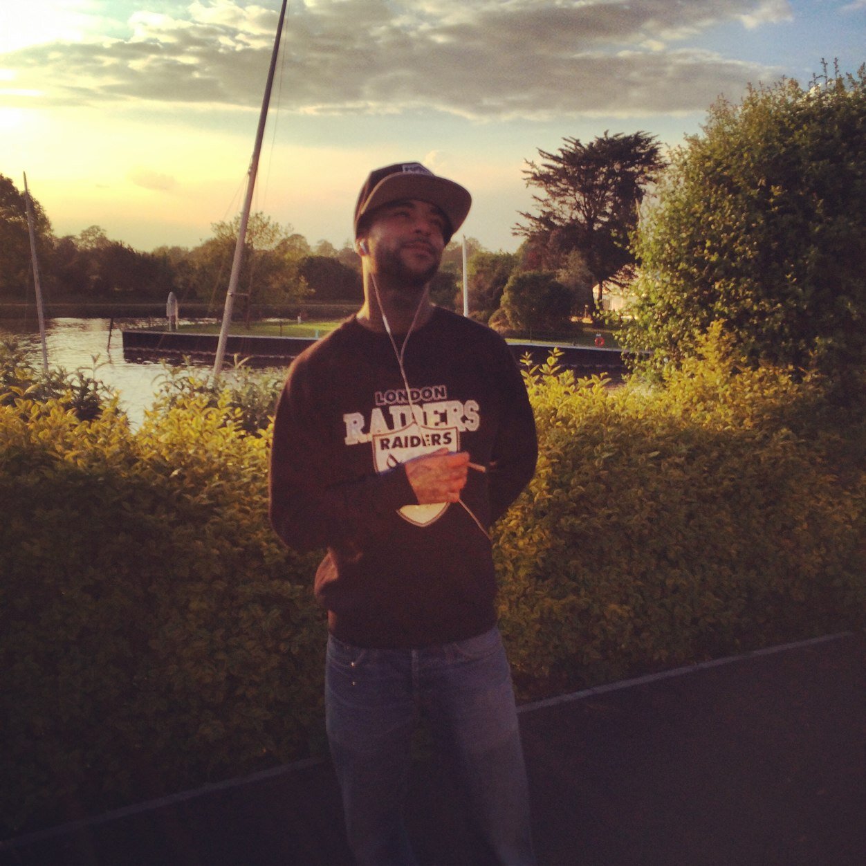 hiydrowpea's profile picture. Hiydrow Pea Artist of many trades. Lead vocalist for Tuggy Tugz, Solo artist, Director Of Full FX Entertainment.                  hiydrowpeaz@hotmail.co.uk