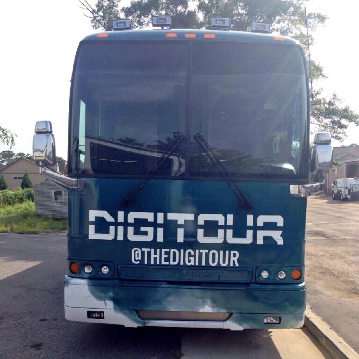 o2lbusupdates's profile picture. updating you on the stuff that happens on the o2l tour bus!!