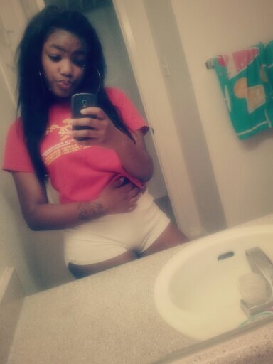 Follow My Lil Ass @RavenPrettyAss