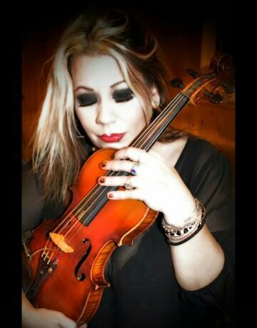 IG: Bstarmaestro  Musician & Texan by birth! 🎻  Violinist, Performer, Mother & Christian. No strings attached except G,D,A and E 🎶