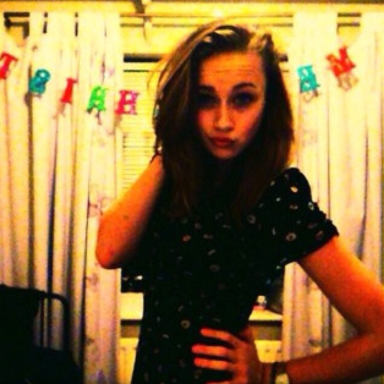 Please go follow my private : @EllieMayGarland and my fan : @guhlinskies accounts