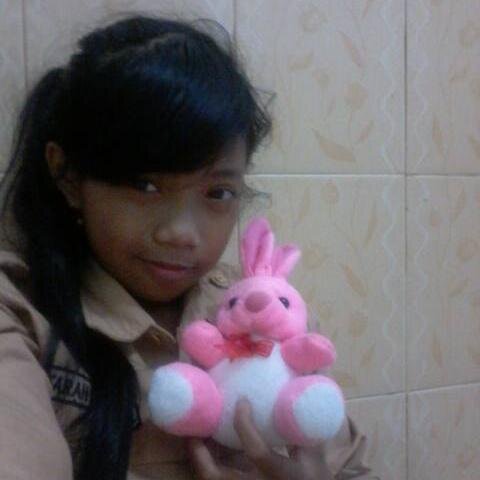 farahdwilestari's profile picture. 