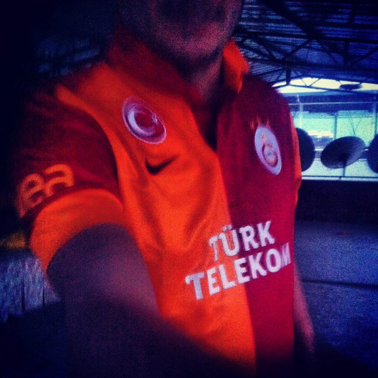 Turuncudan iz taşıyan tok bir sarı ve vişneye çalan koyuca tatlı bir kırmızı. Çocukluk aşkımsın #Galatasaray