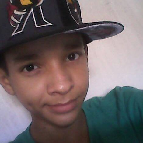 Amo a katy *-*, curto rock, skate, sou designer gráfico (C4D) ..