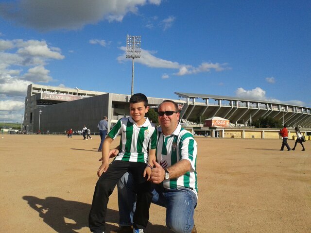 Aficionado al fútbol en toda regla y amigos de mis amigos de corazón no de conveniencia......