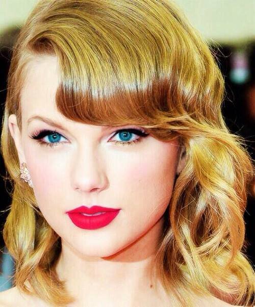 HI im new here ! my love towards her is HUGE ! Follow me as im tweeting what she's sayin !
