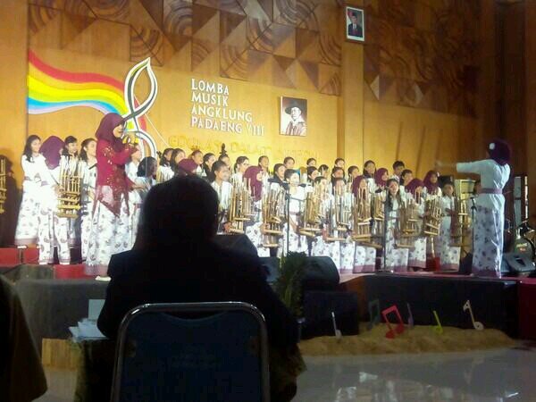 Ekstrakulikuler Angklung dan Paduan Suara. Dilatih oleh Ayah Agus Mulya, dan tergabung dalam Islamic Bamboo Orchestra.