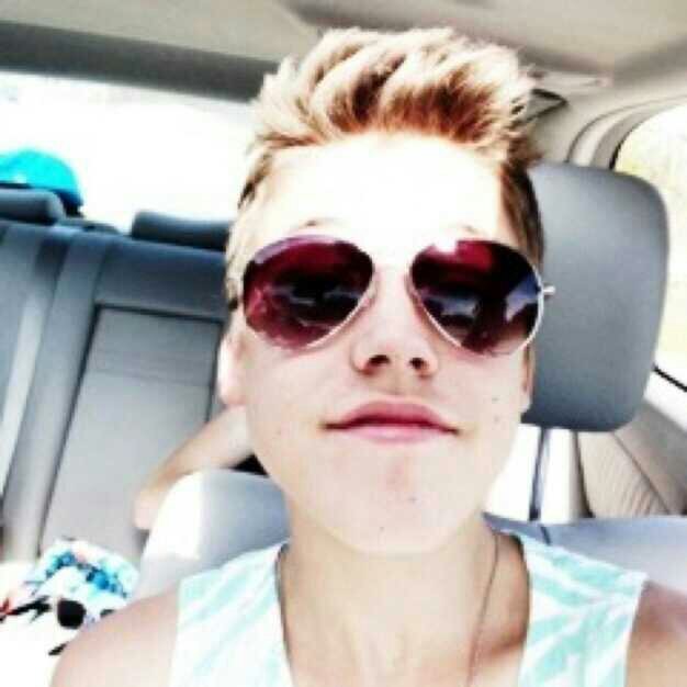 I gave you a free follow. GO FOLLOW @bieberexpinosa OR IN INSTA @samanthaxspinosx SHE FOLLOWS BACK JUST ASK :) THANKS xo