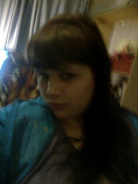 (:My nickname is Courtz I'm 17 & I love all my matez & fam , I like 2 pardy , hang wid my matez & shopping just like any other gal:) xxx mwah