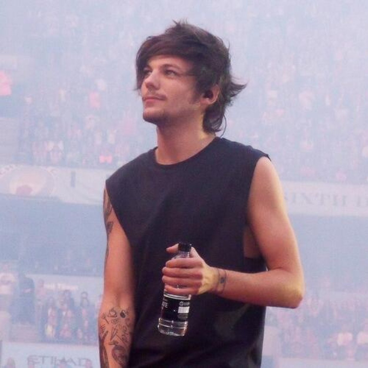 Pleassseee follow @twoshipslou bc she just gave you a free follow, thank youu x