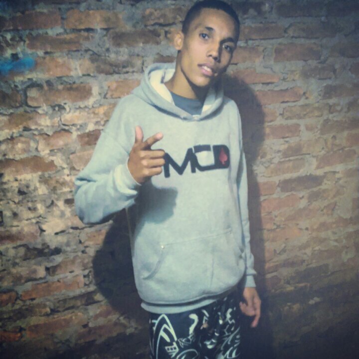 Palmeirense, 20 anos, Solteiro.