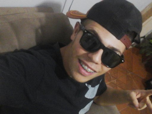 Cada um é cada um. Eu sou assim. E aprendi a gostar de mim. Gostando de mim, aprendi a respeitar mais o jeito dos outros de ser.