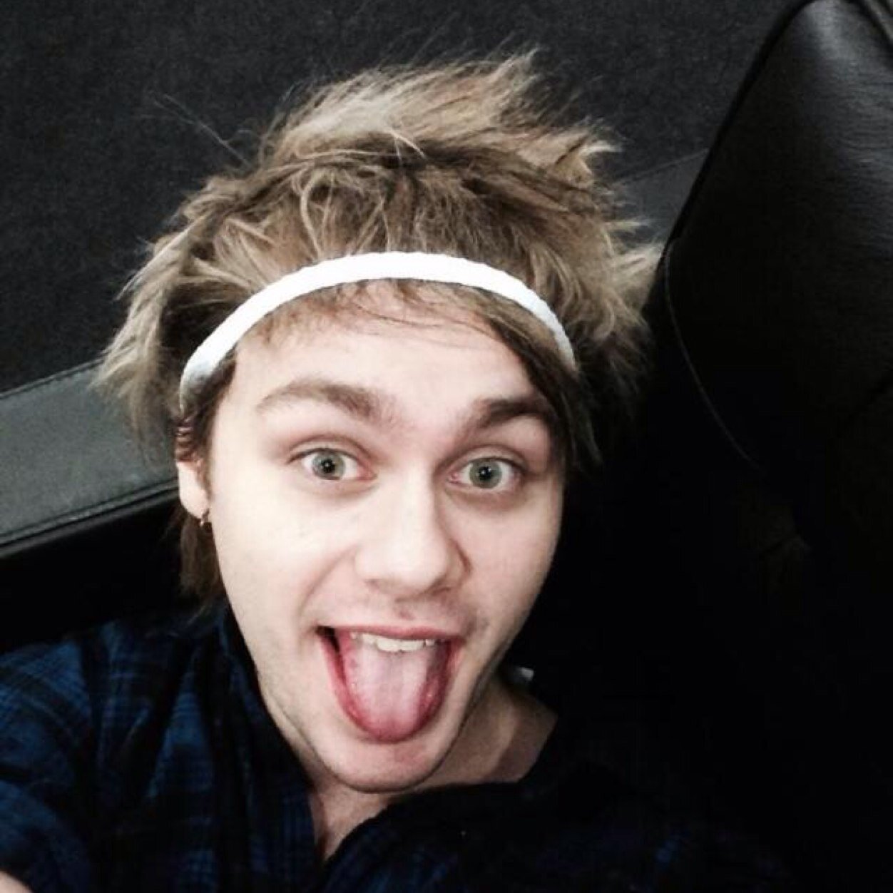 Michael Clifford Update account. Co owners: Brie, Alyssa, Claudia & Becky. https://t.co/2Hh69ldQJt