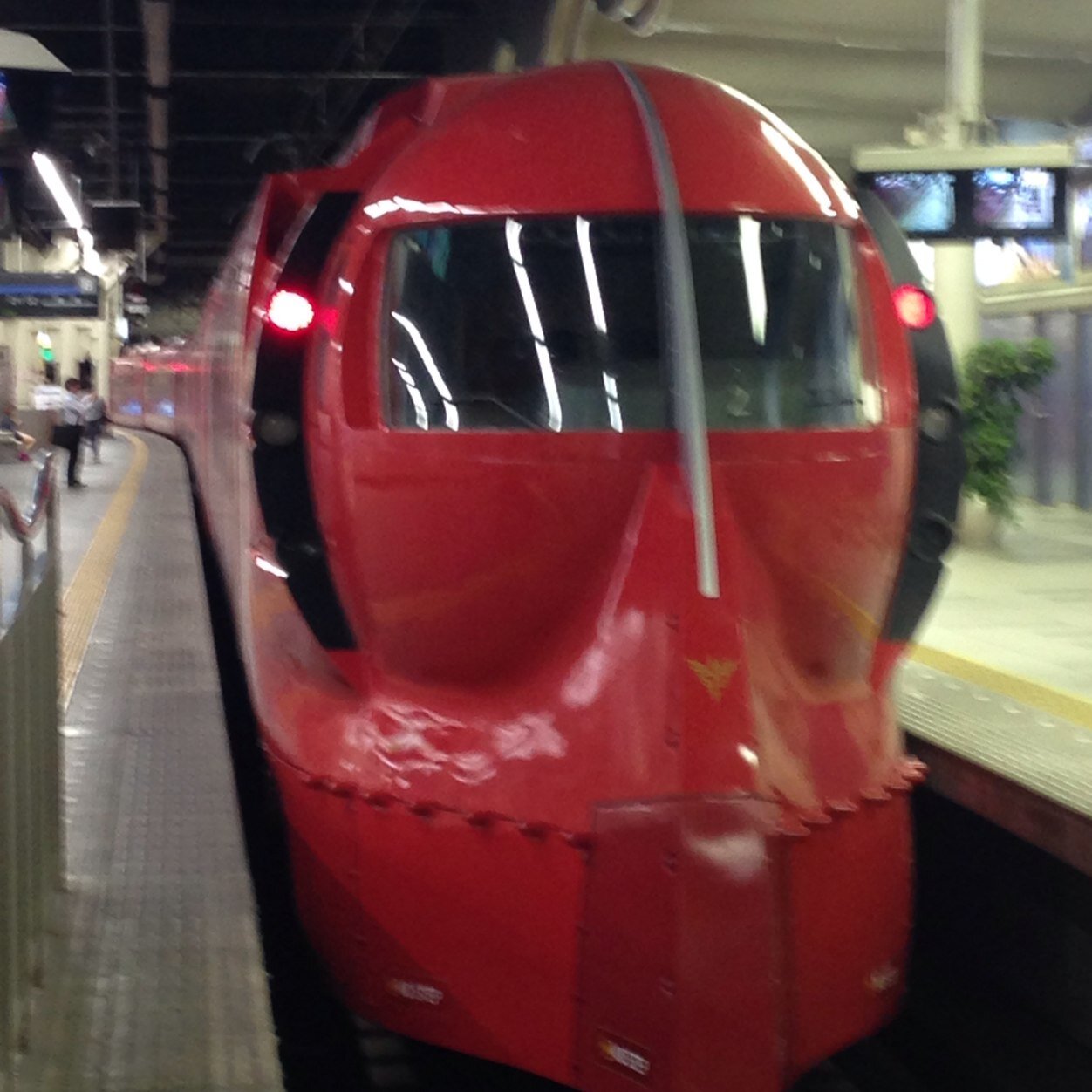 関西在住ホークスファンです 鉄道やバスの話も興味があります いろんな電車バスに乗りましたが、1番は南海です 京セラドームではだいたい内野民ですが他の球場ではだいたい外野です 野球も電車も南海です