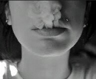 'Como una flor marchita todo el año, así me hallo'  Que vengan los que quieran que los tumbo si hace falta. Agárrame fuerte, aunque no vengan curvas.