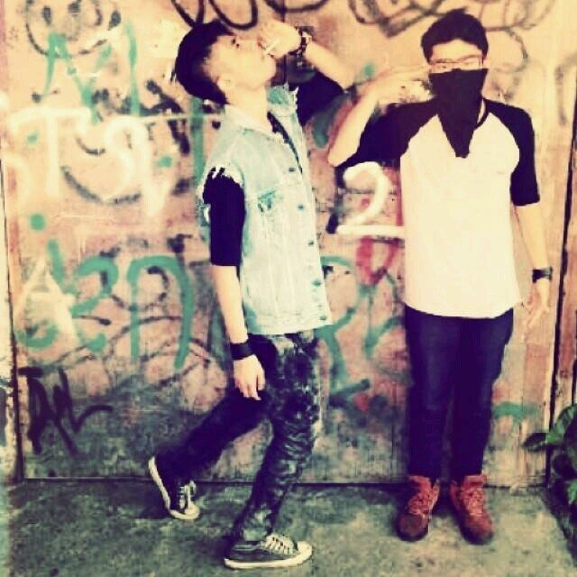vocalist, anggota 4 IDIOT & BIC